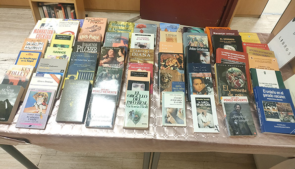 Mercadillo de trueque de libros en la biblioteca de la ETSIAAB